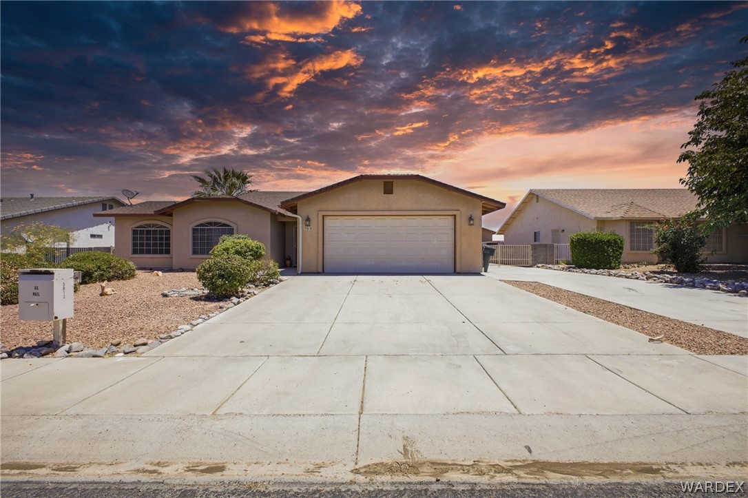 3918 North Eagle Rock Road Kingman, AZ 86409 - Photo 41 of 44 a front view of a house with a garden