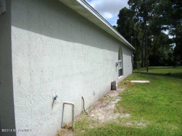 1020 Pasadena Road Southeast Palm Bay, FL 32909 - Photo 4 of 7 4