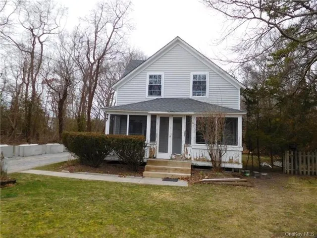 $899,999 | 77 North Phillips Avenue, Speonk, NY 11972