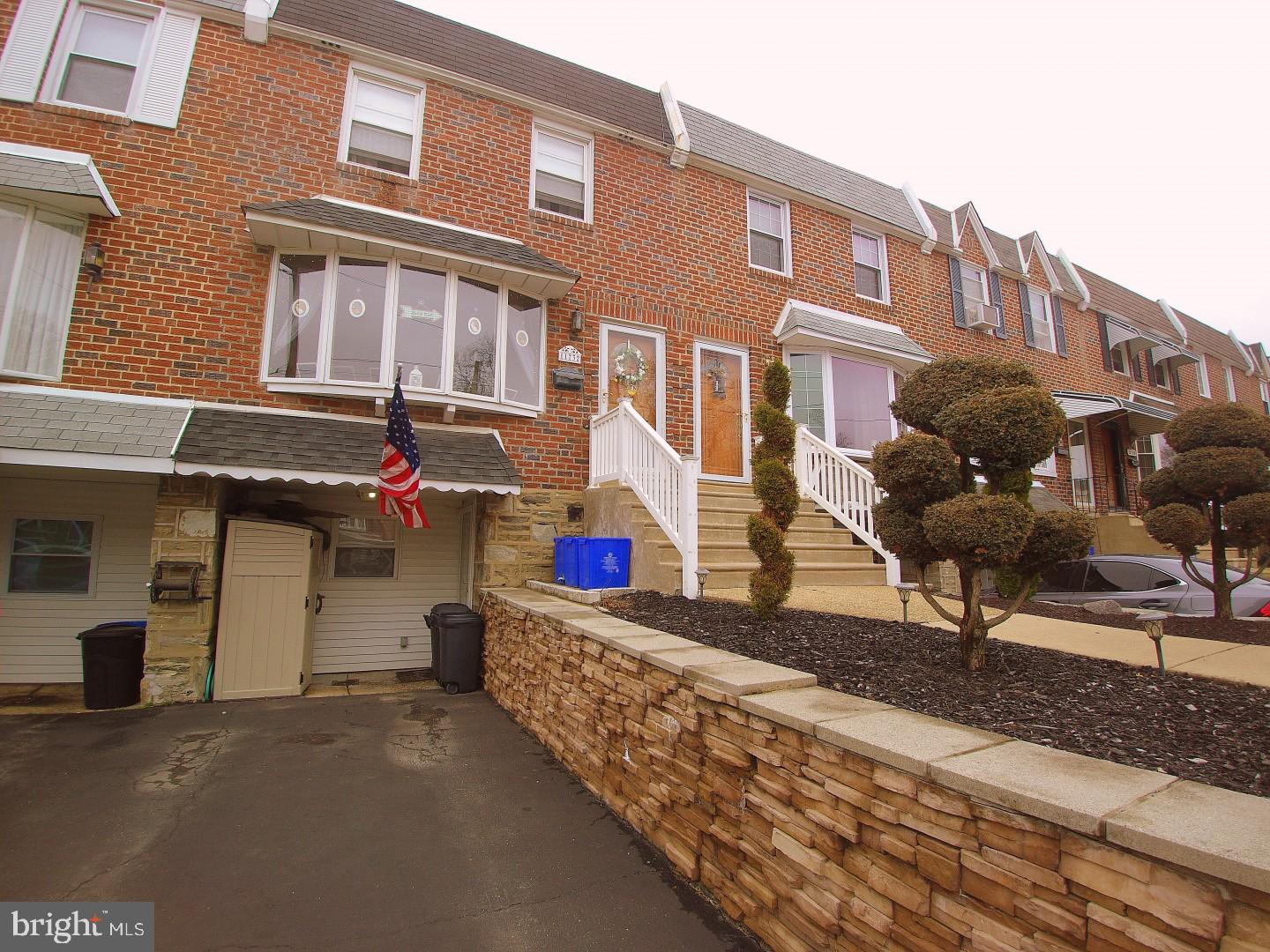 11732 Denman Road Philadelphia, PA 19154 - Photo 2 of 24 Gallery Image 2