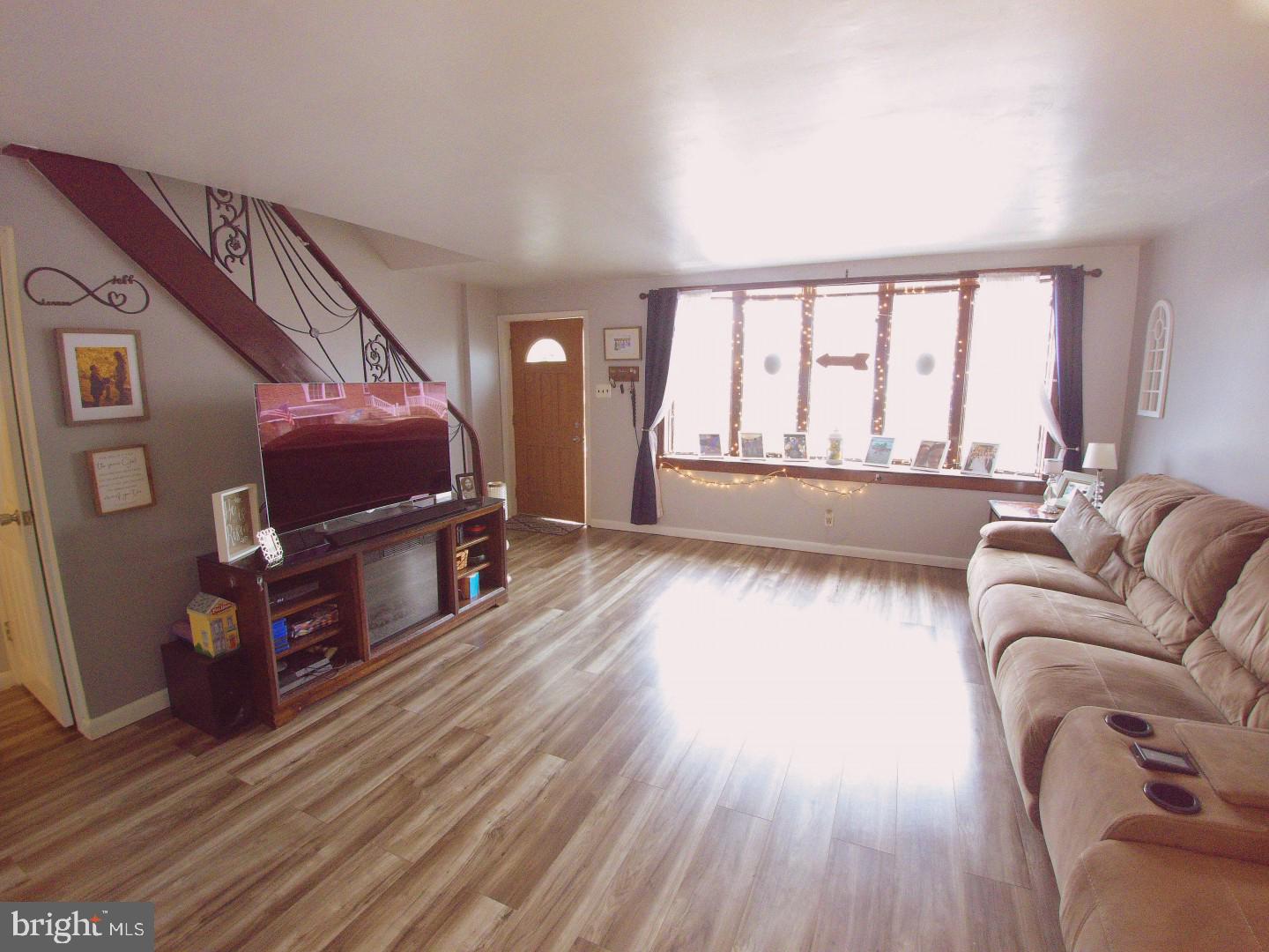 11732 Denman Road Philadelphia, PA 19154 - Photo 5 of 24 Gallery Image 5