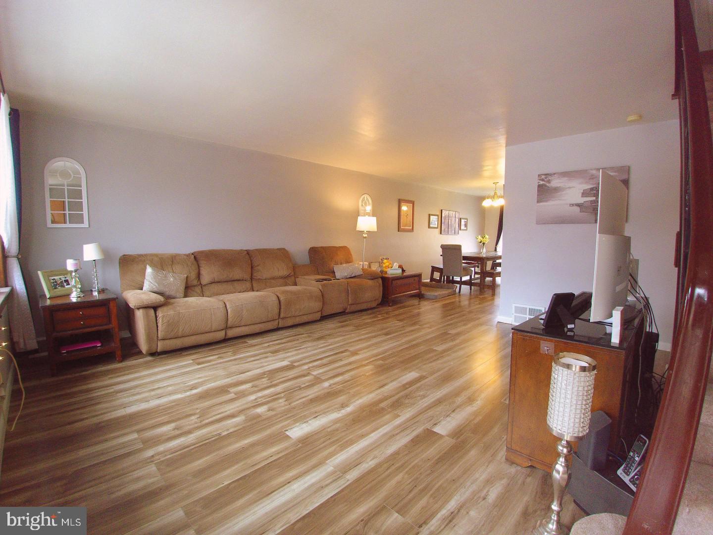 11732 Denman Road Philadelphia, PA 19154 - Photo 6 of 24 Gallery Image 6
