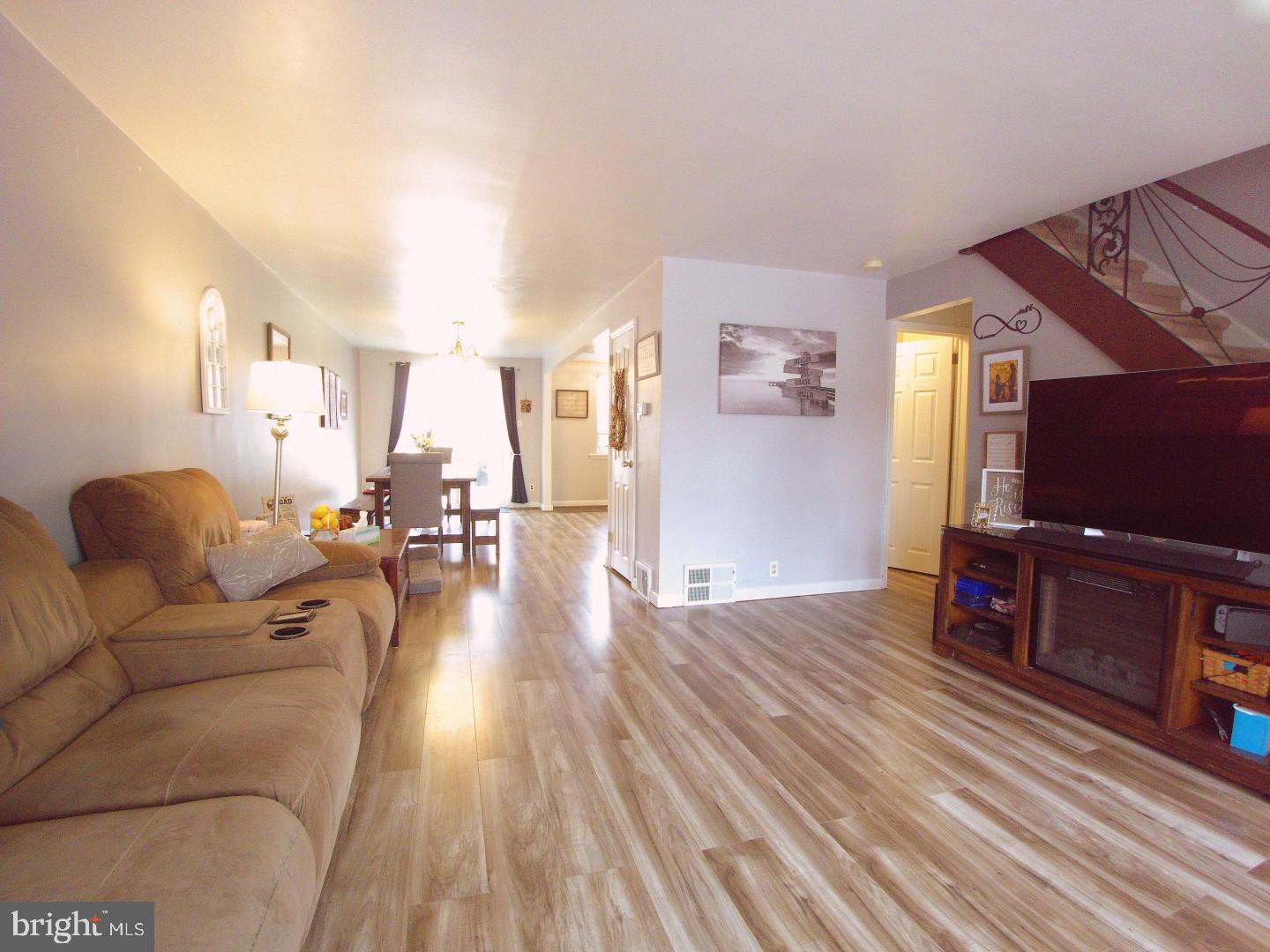 11732 Denman Road Philadelphia, PA 19154 - Photo 7 of 24 Gallery Image 7