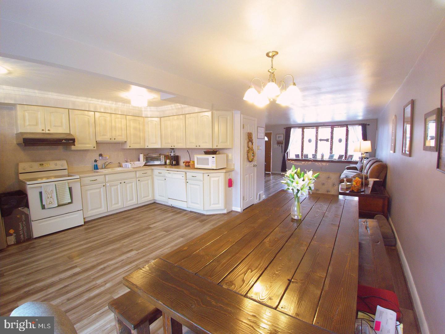 11732 Denman Road Philadelphia, PA 19154 - Photo 8 of 24 Gallery Image 8