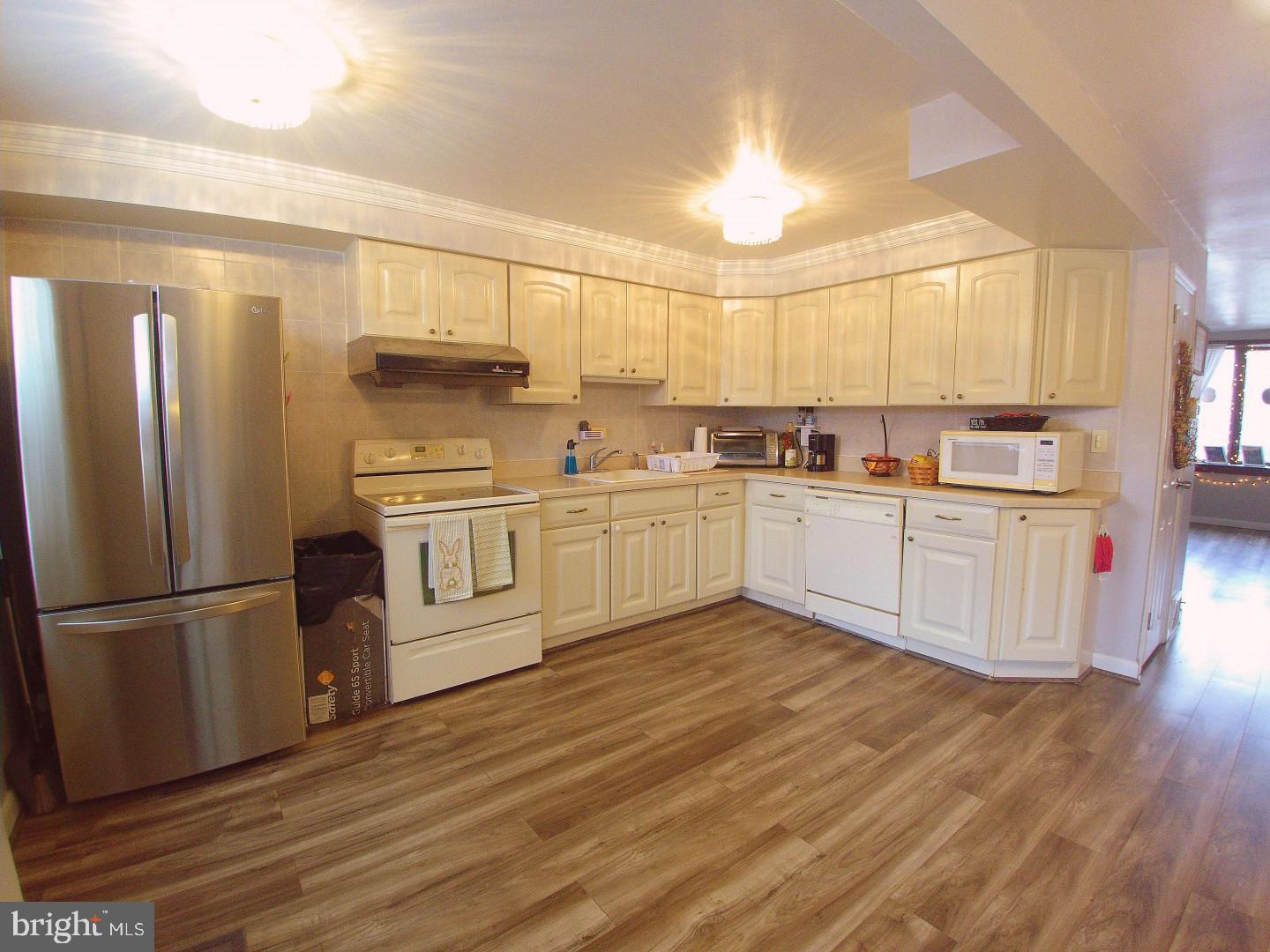 11732 Denman Road Philadelphia, PA 19154 - Photo 10 of 24 Gallery Image 10