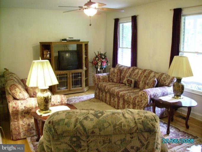 8322 Hillendale Road Culpeper, VA 22701 - Photo 6 of 18 Living Room