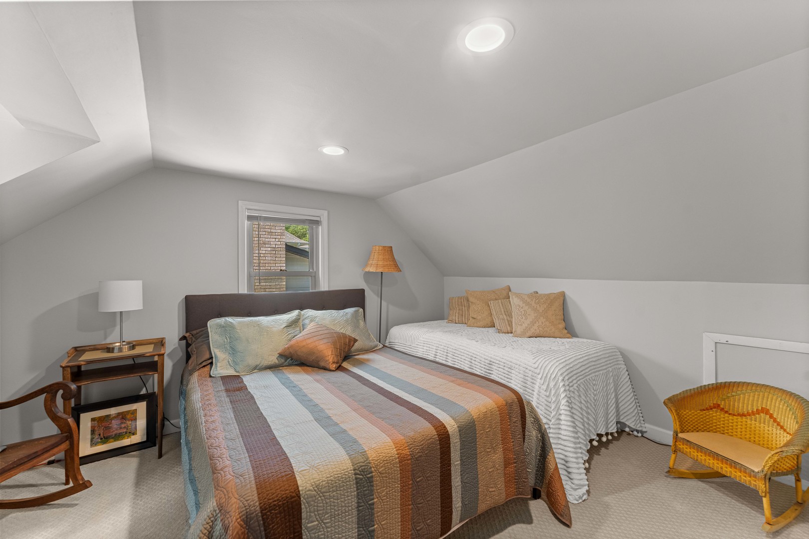 725 North County Line Road Hinsdale, IL 60521 - Photo 16 of 34 a bedroom with a bed and window