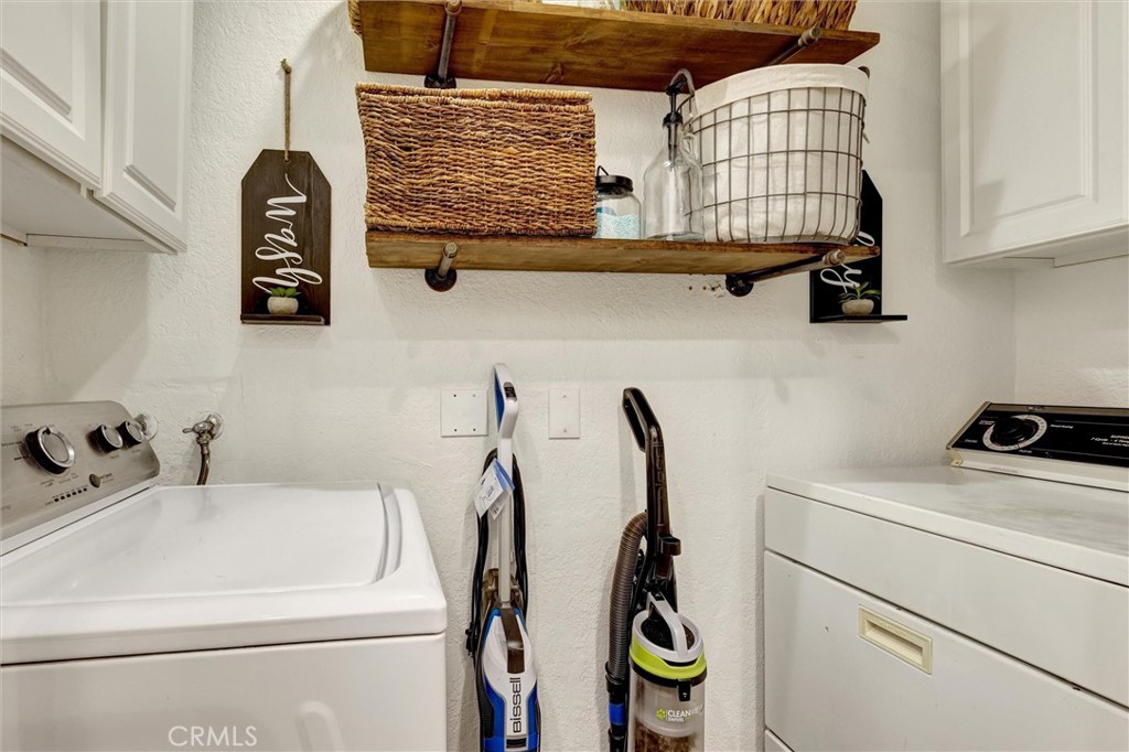 15936 Dauchy Avenue Riverside, CA 92508 - Photo 20 of 25 a utility room with dryer and washer