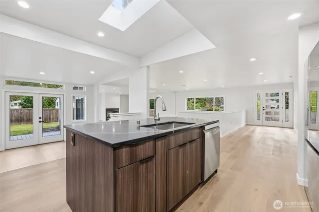 a view of entryway and kitchen
