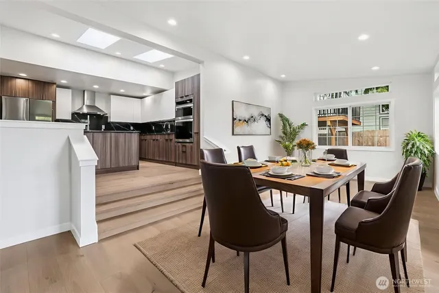 a view of a livingroom with furniture and a ceiling fan