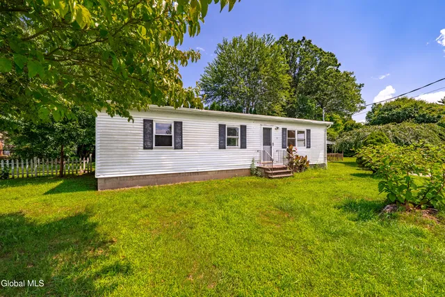 $259,000 | 61 Thatcher Street, Bethlehem, NY 12158