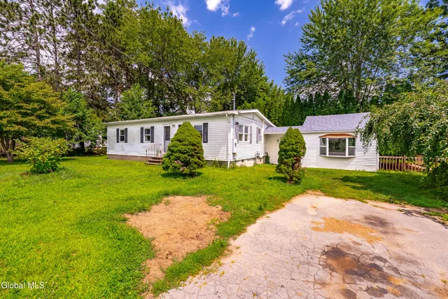 $259,000 | 61 Thatcher Street, Bethlehem, NY 12158