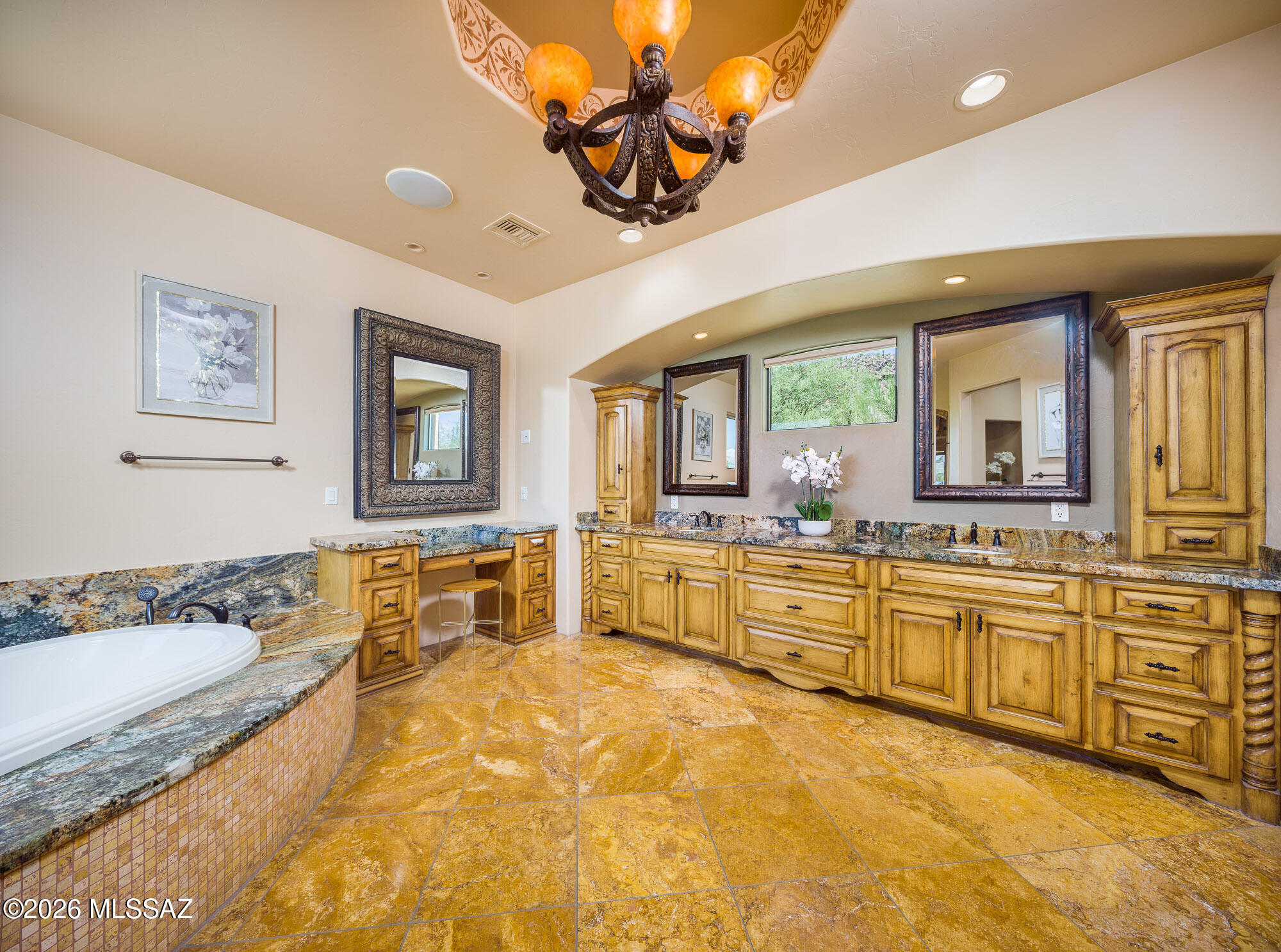 14225 North Rocking Ridge Court Marana, AZ 85658 - Photo 22 of 51 Primary en-suite