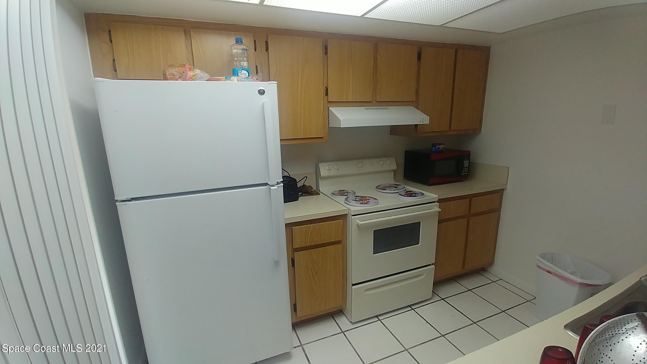 604 Ridge Club Drive, Unit 96 Melbourne, FL 32934 - Photo 10 of 17 a utility room with dryer and washer