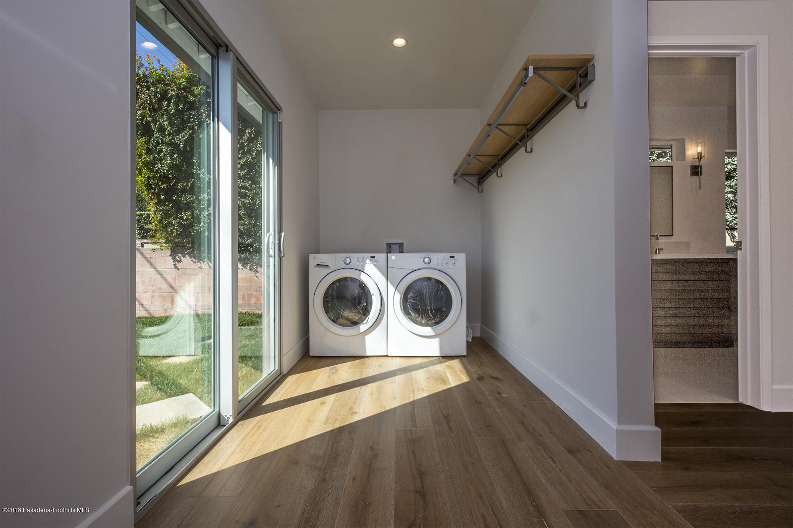 3700 Fairmeade Road Pasadena, CA 91107 - Photo 22 of 35 a utility room with dryer and washer