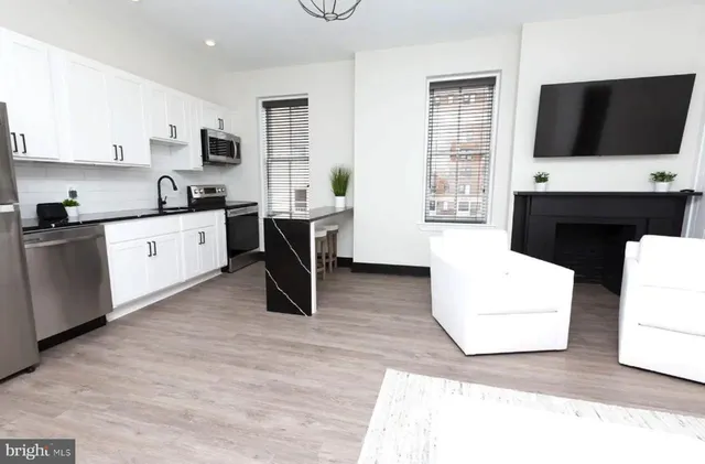 $949 | 930 North Calvert Street, Unit 3A, Baltimore, MD 21202