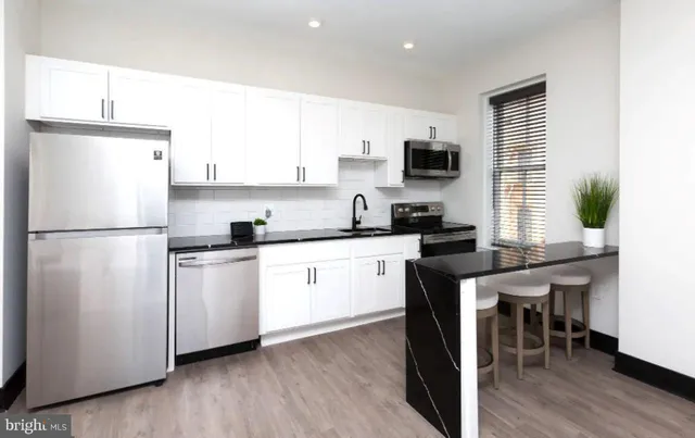 $949 | 930 North Calvert Street, Unit 3A, Baltimore, MD 21202