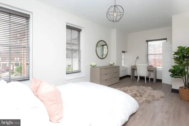 $949 | 930 North Calvert Street, Unit 3A, Baltimore, MD 21202