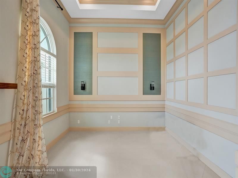 1965 Park Place Boca Raton, FL 33486 - Photo 5 of 30 a bathroom with bathtub and window