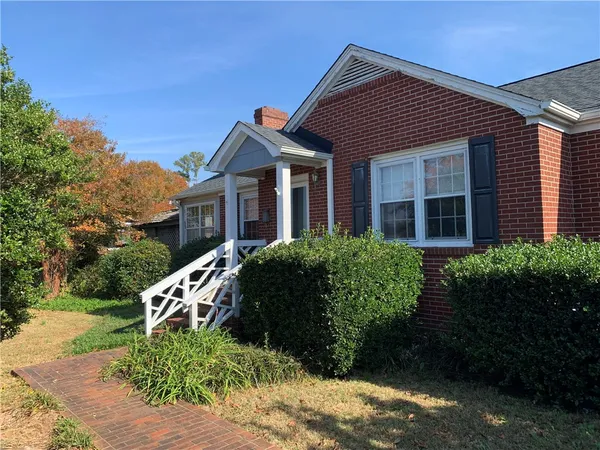 $225,900 | 805 South Oak Street, Seneca, SC 29678