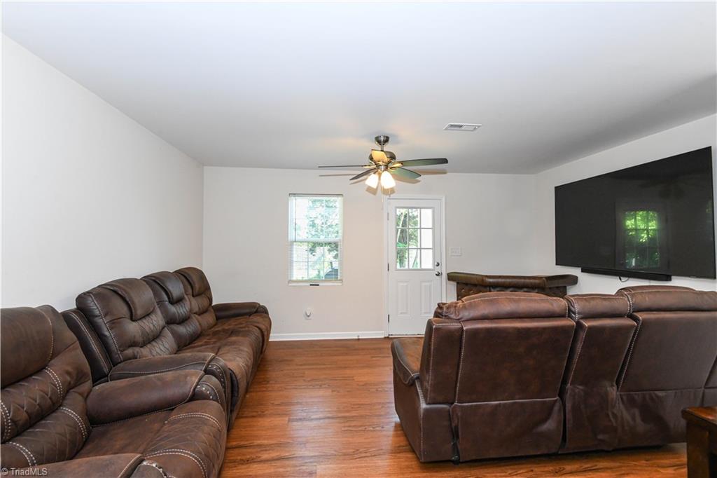 3203 Loftyview Drive High Point, NC 27260 - Photo 11 of 31