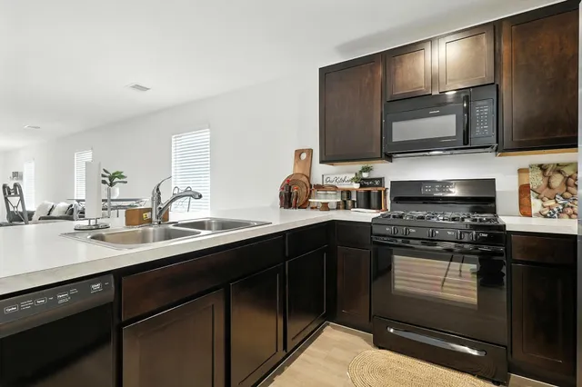 $1,850 | 379 Jewett Meadow Drive, Magnolia, TX 77354