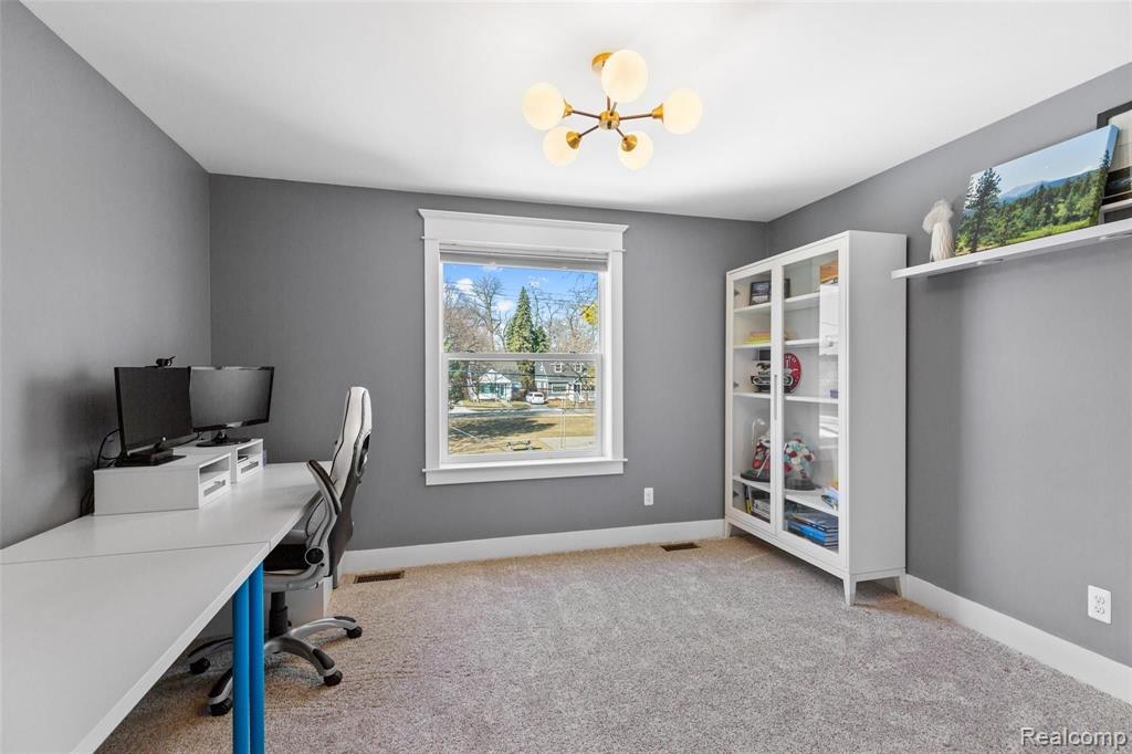 605 Lockwood Road Royal Oak, MI 48067 - Photo 25 of 35