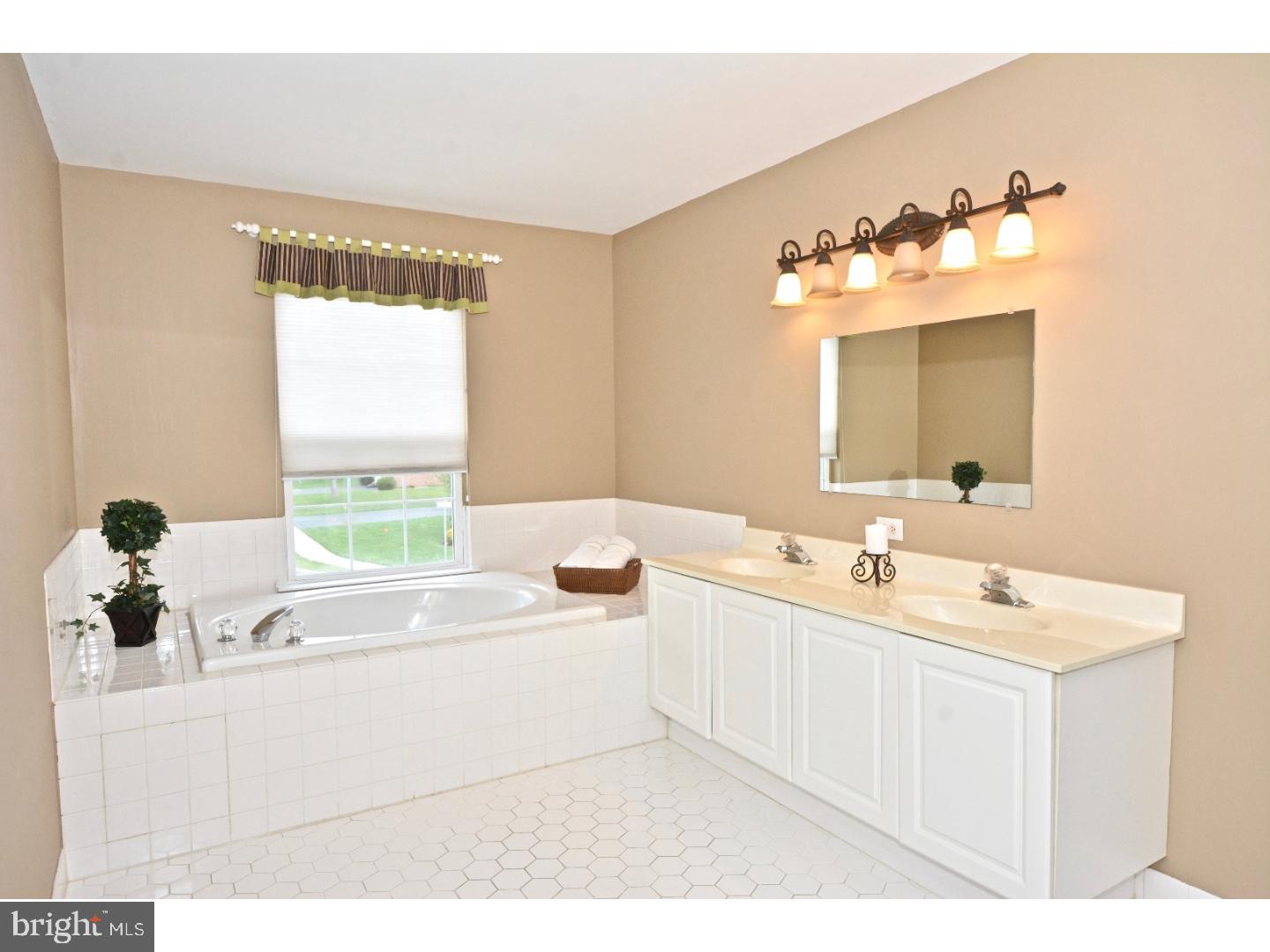 22 Manley Road Pennington, NJ 08534 - Photo 15 of 25 Master Bathroom