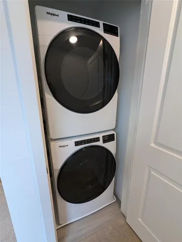 a close up view of a washer and dryer