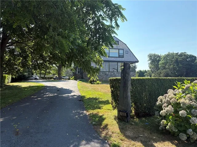 $2,200 | 438 Wolcott Avenue, Unit 6, Middletown, RI 02842