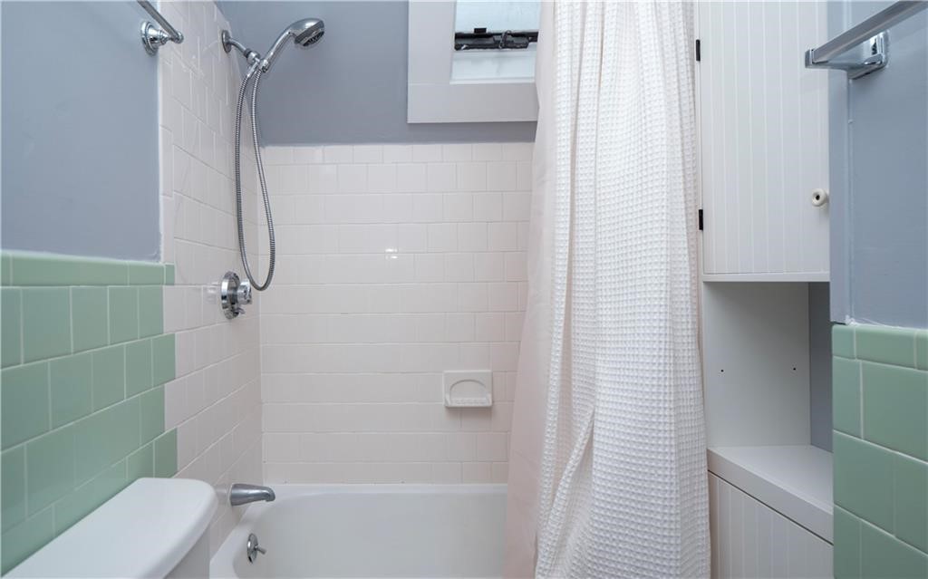 438 Wolcott Avenue, Unit 6 Middletown, RI 02842 - Photo 15 of 20