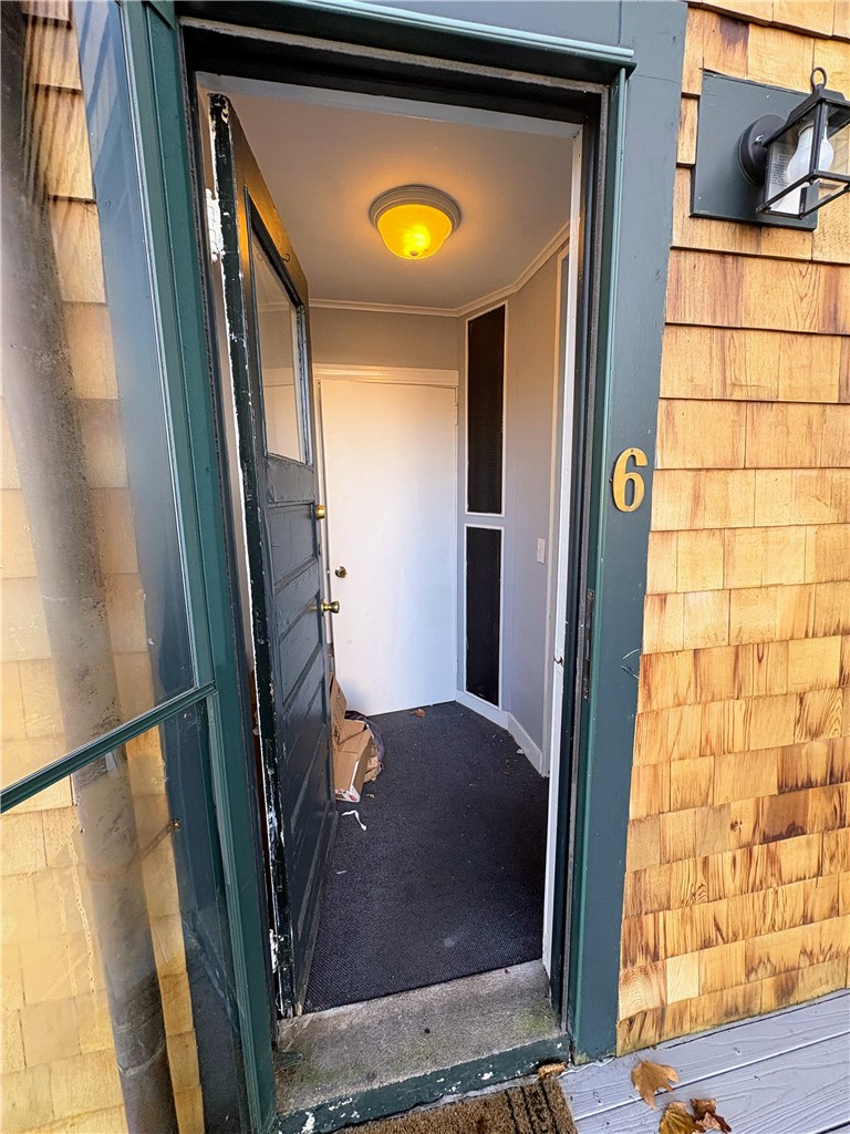 438 Wolcott Avenue, Unit 6 Middletown, RI 02842 - Photo 4 of 20