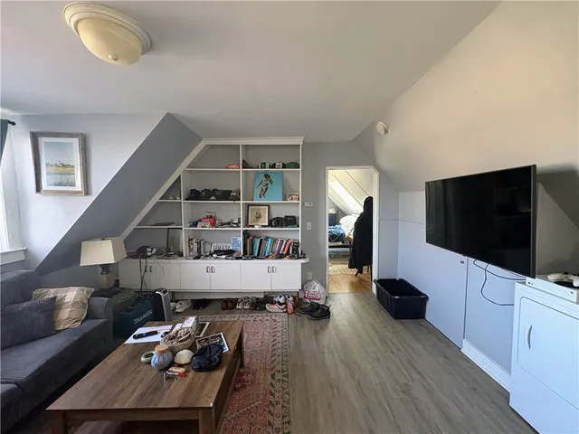 $2,200 | 438 Wolcott Avenue, Unit 6, Middletown, RI 02842