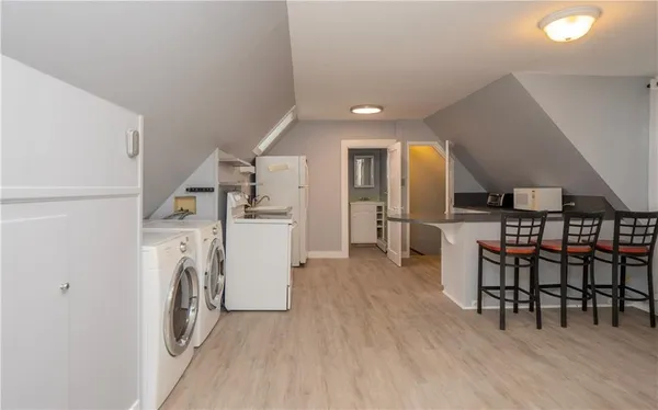 $2,200 | 438 Wolcott Avenue, Unit 6, Middletown, RI 02842