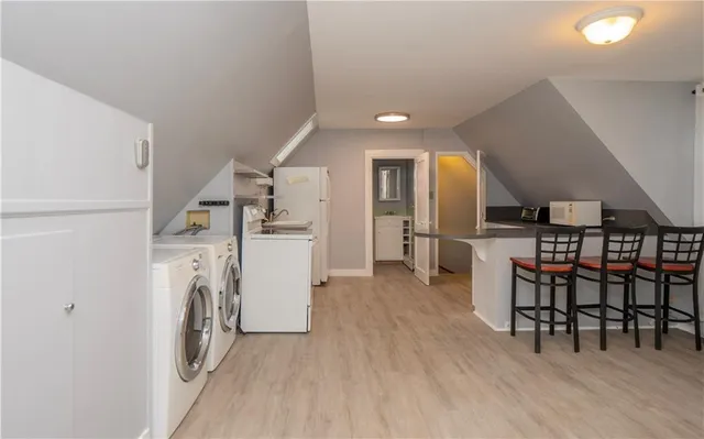 $2,200 | 438 Wolcott Avenue, Unit 6, Middletown, RI 02842