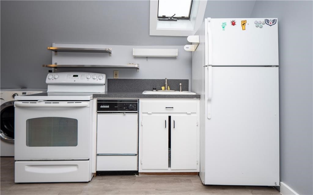 438 Wolcott Avenue, Unit 6 Middletown, RI 02842 - Photo 9 of 20