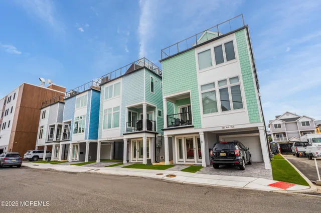a view of building with cars parked in front of it
