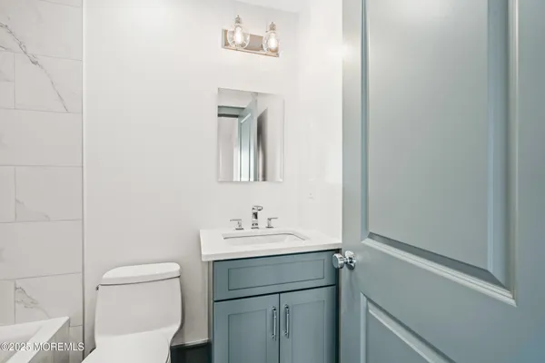 a bathroom with a bathtub and toilet