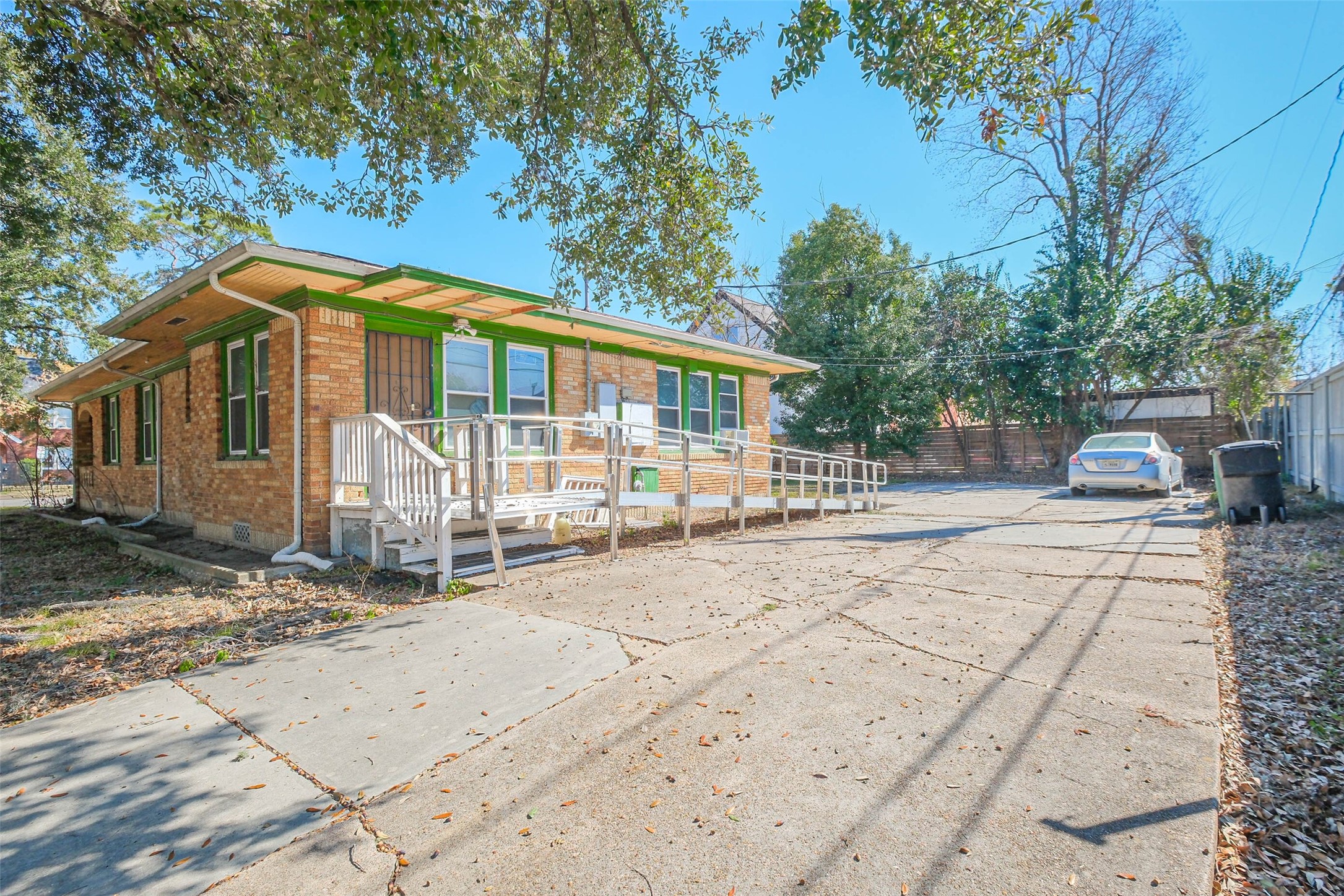 2802 Wheeler Avenue Houston, TX 77004 - Photo 13 of 20 a view of a house with a patio