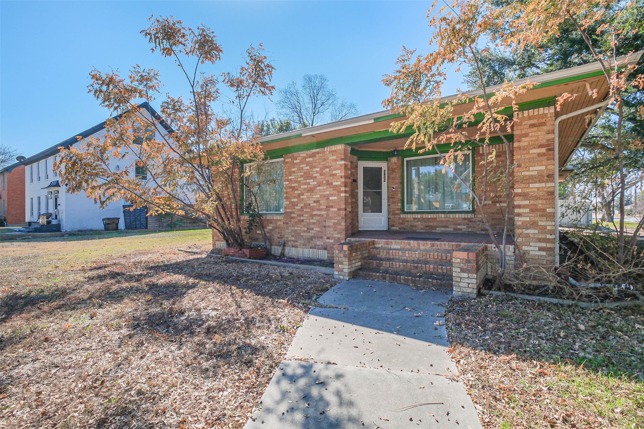 2802 Wheeler Avenue Houston, TX 77004 - Photo 4 of 20 a view of a house with a yard