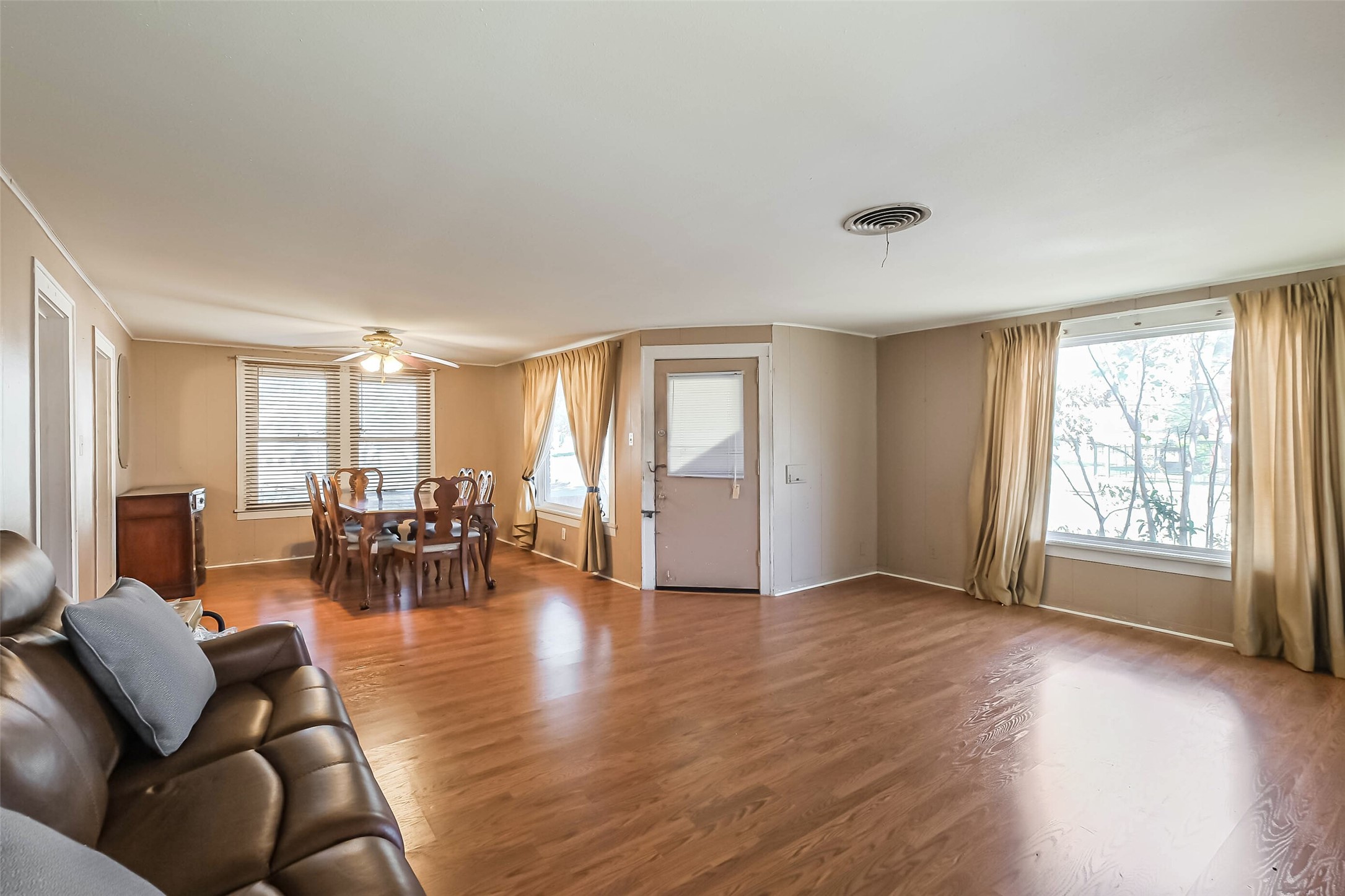 2802 Wheeler Avenue Houston, TX 77004 - Photo 5 of 20 a living room with furniture and wooden floor