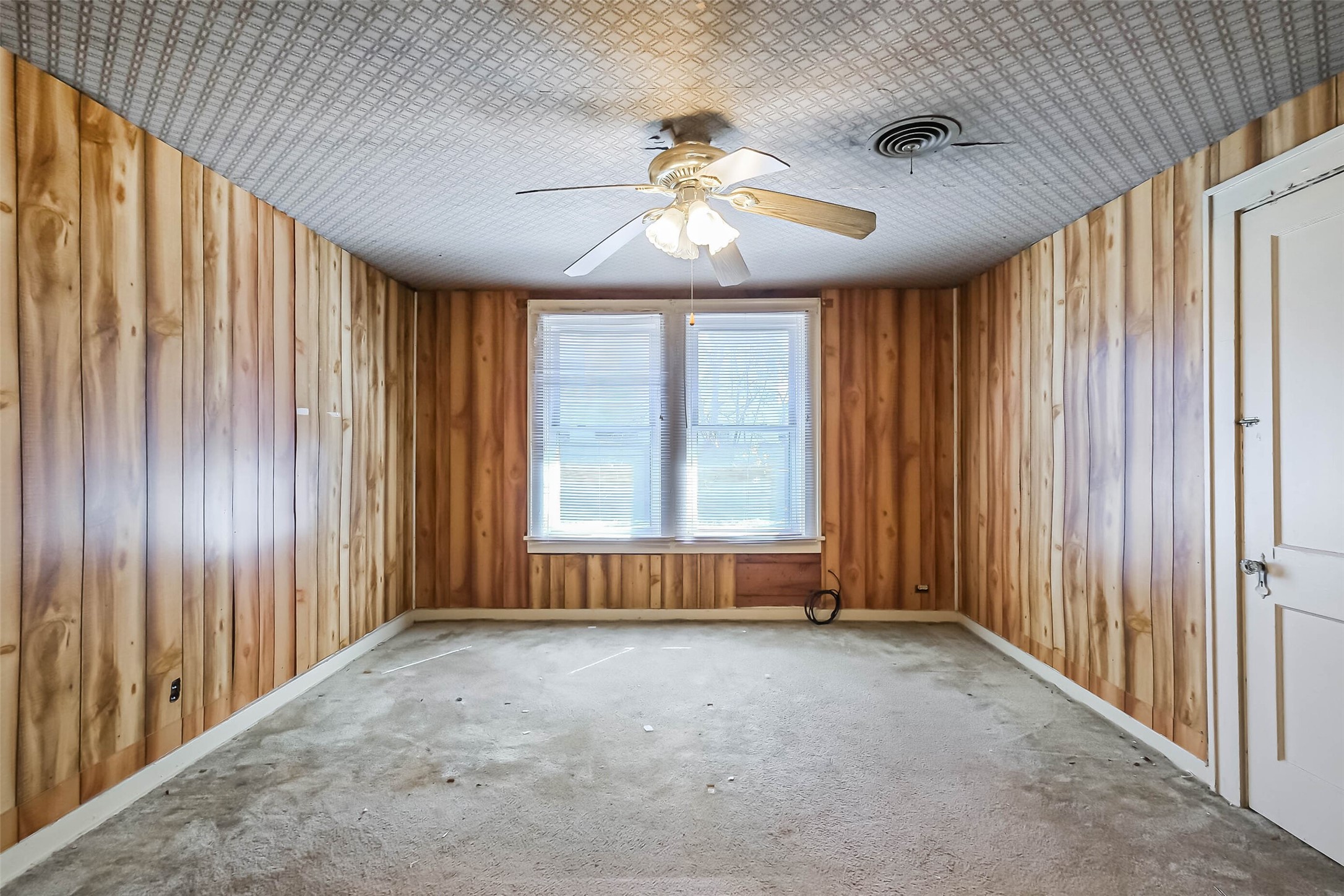 2802 Wheeler Avenue Houston, TX 77004 - Photo 8 of 20 an empty room with windows and chandelier fan