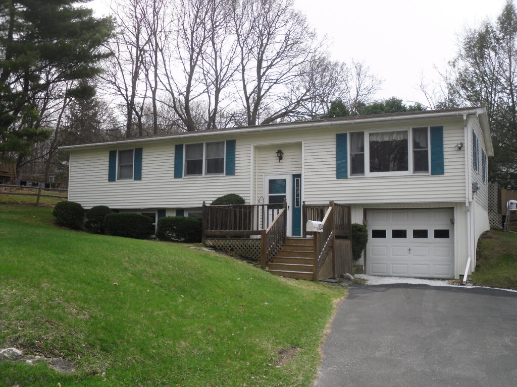 104 Darling Street Bennington, VT 05201 - Photo 1 of 21 Gallery Image 1