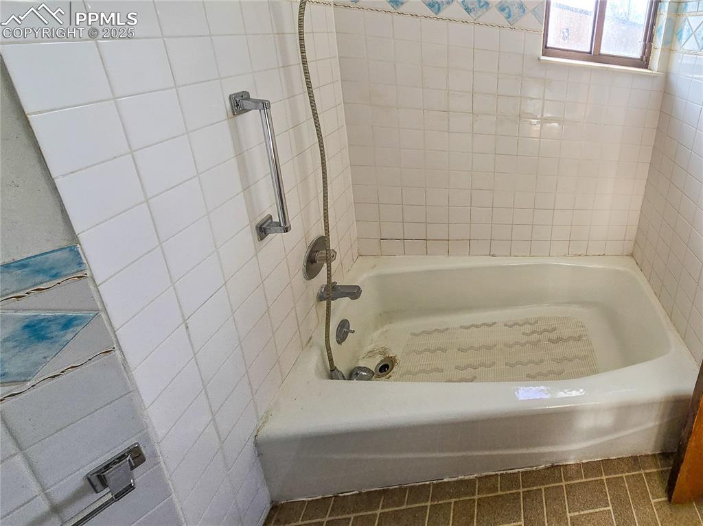 722 6th Street Hugo, CO 80821 - Photo 27 of 35 View of full bathroom