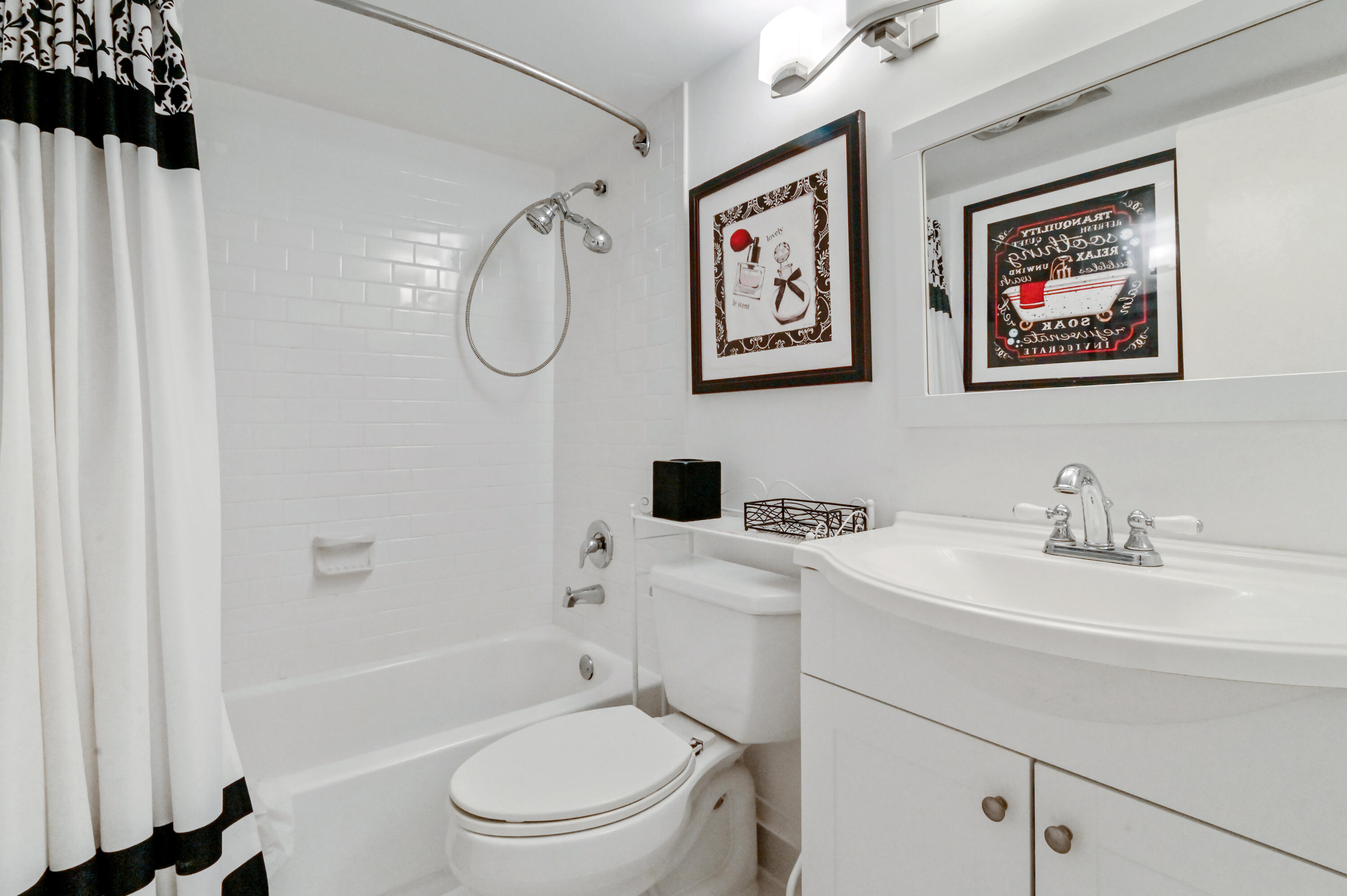 269 Durham East, Unit G Deerfield Beach, FL 33442 - Photo 12 of 45 05 Bathroom 01