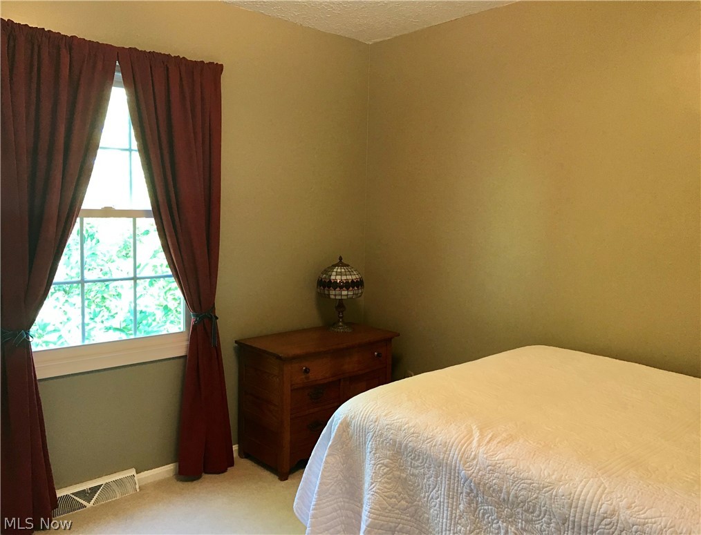 2231 Middleton Road Hudson, OH 44236 - Photo 20 of 28 Ample sized closet in Bedroom 3 - double bed pictured
