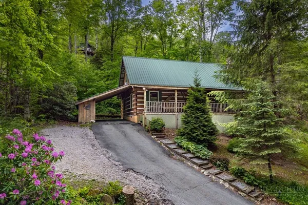 $569,500 | 110 Forest Run, Sugar Mountain, NC 28604