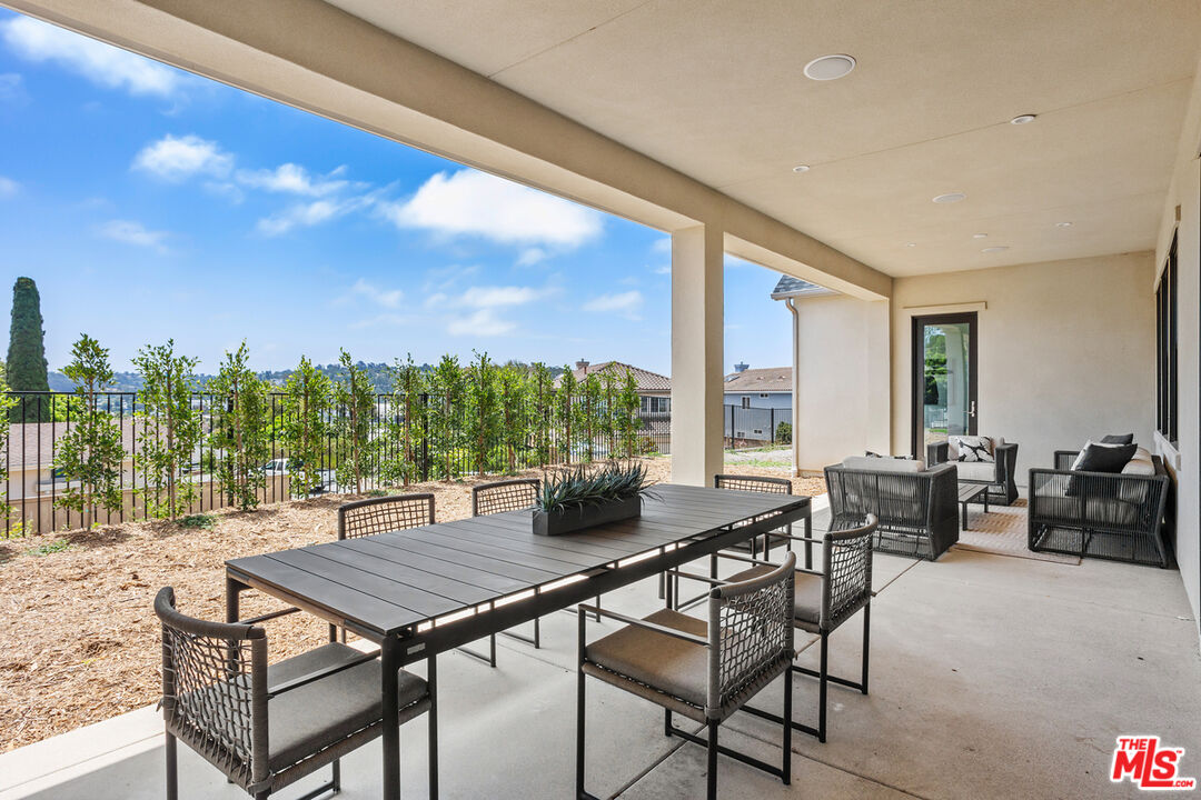 2535 Ivy Road Oceanside, CA 92054 - Photo 4 of 40