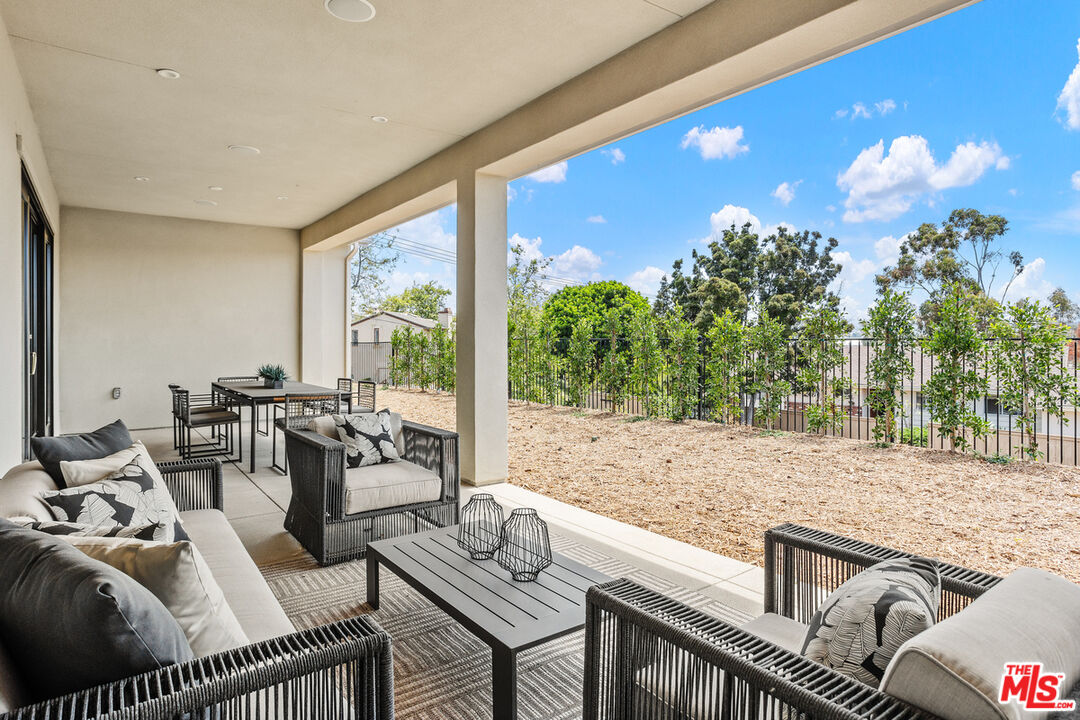 2535 Ivy Road Oceanside, CA 92054 - Photo 5 of 40