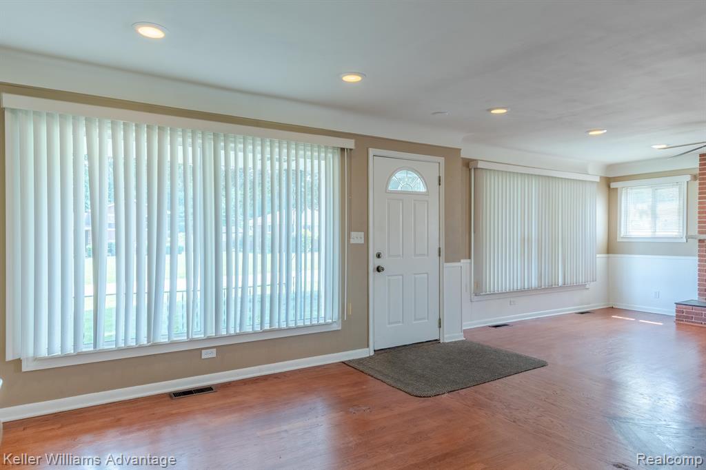 33401 Defour Drive Sterling Heights, MI 48310 - Photo 7 of 38